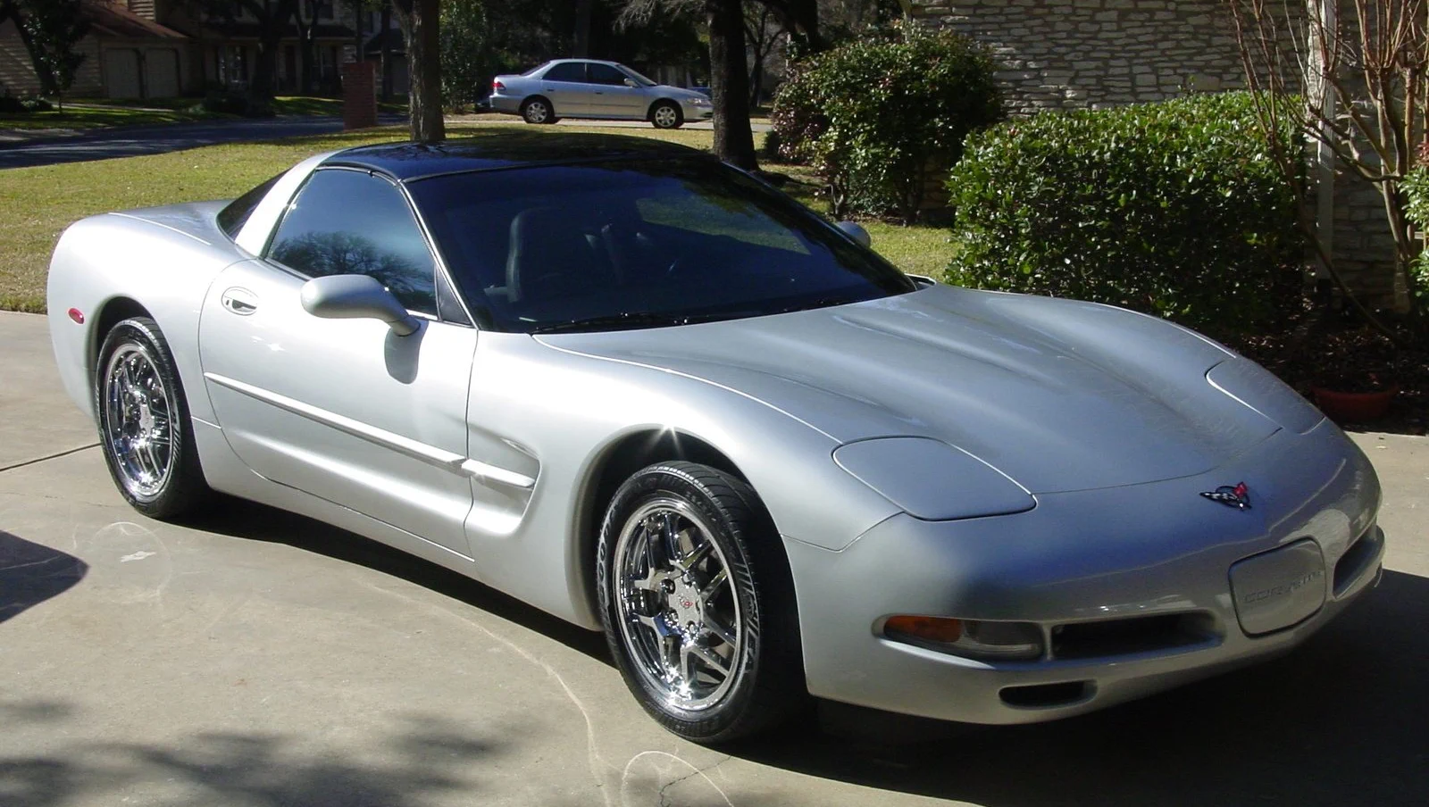 Click to Enlarge-Esc to Close Corvette Generations/C5/C5 1999 Silver B84 Right front.webp